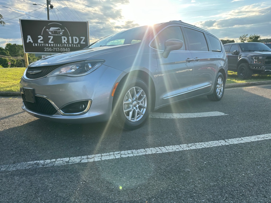 2020 Chrysler Pacifica Touring L's photo