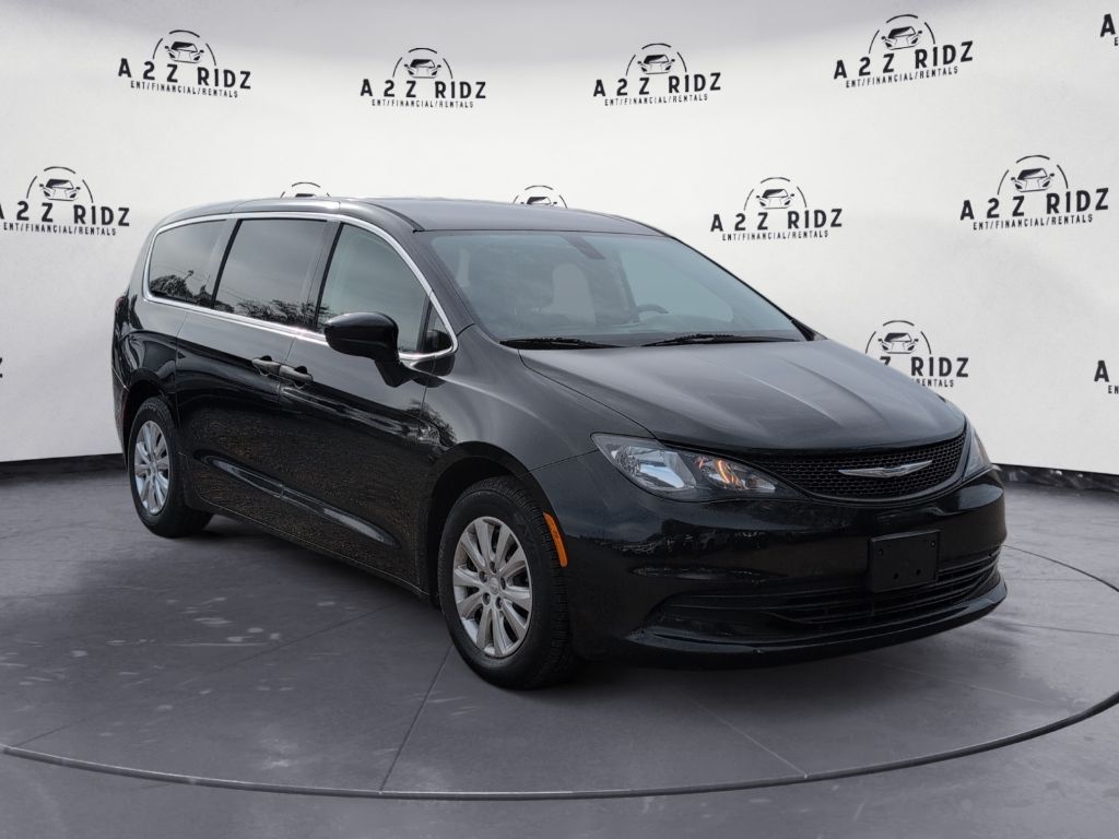 2018 Chrysler Pacifica L's photo