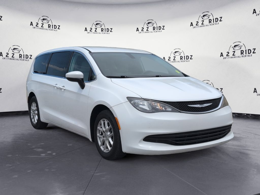 2017 Chrysler Pacifica Touring's photo
