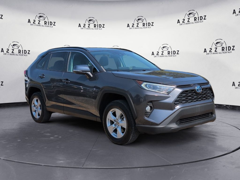 2021 Toyota RAV4 XLE's photo