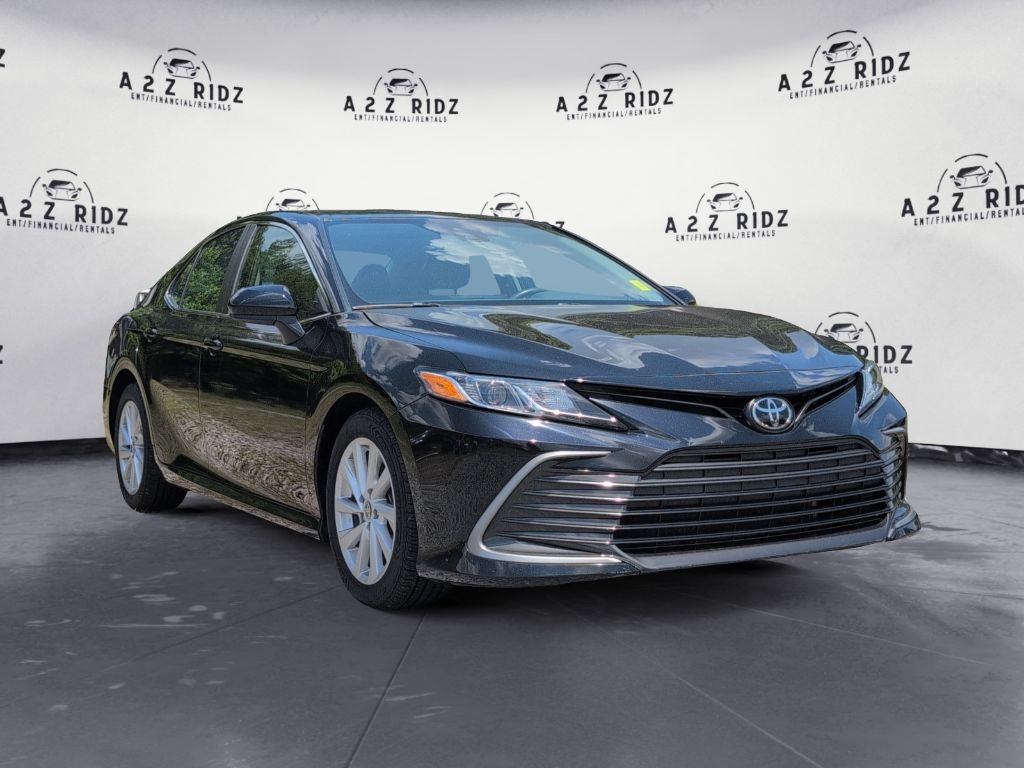 2023 Toyota Camry LE's photo