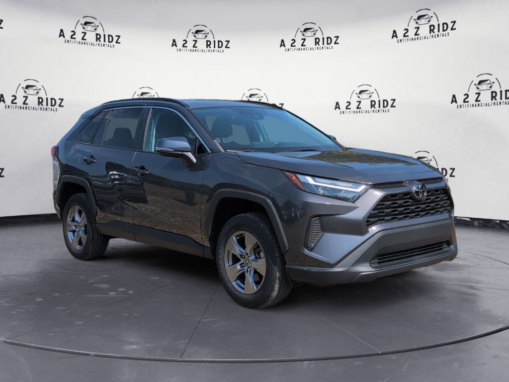 2023 Toyota RAV4 XLE's photo